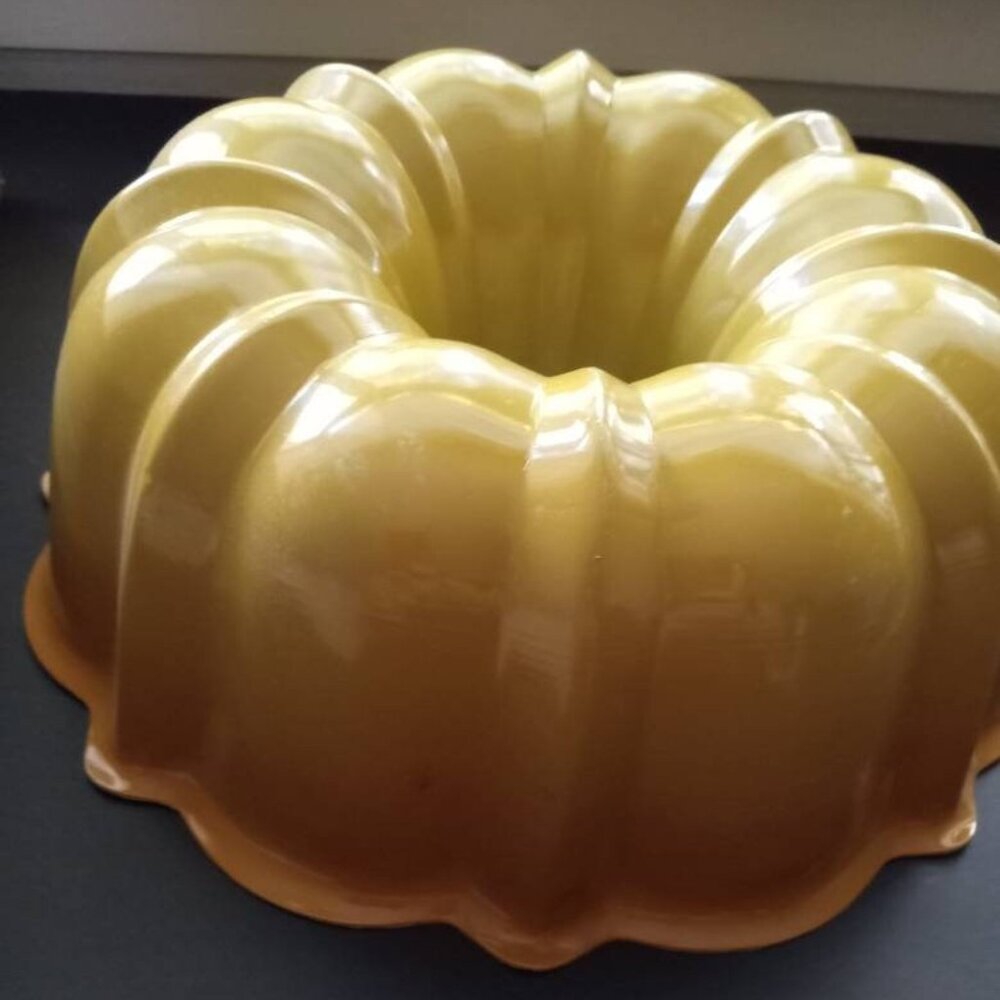 Vintage 12 Cup Aluminum Nordic Ware Yellow Bundt Pan With Box! Baking Kitchen